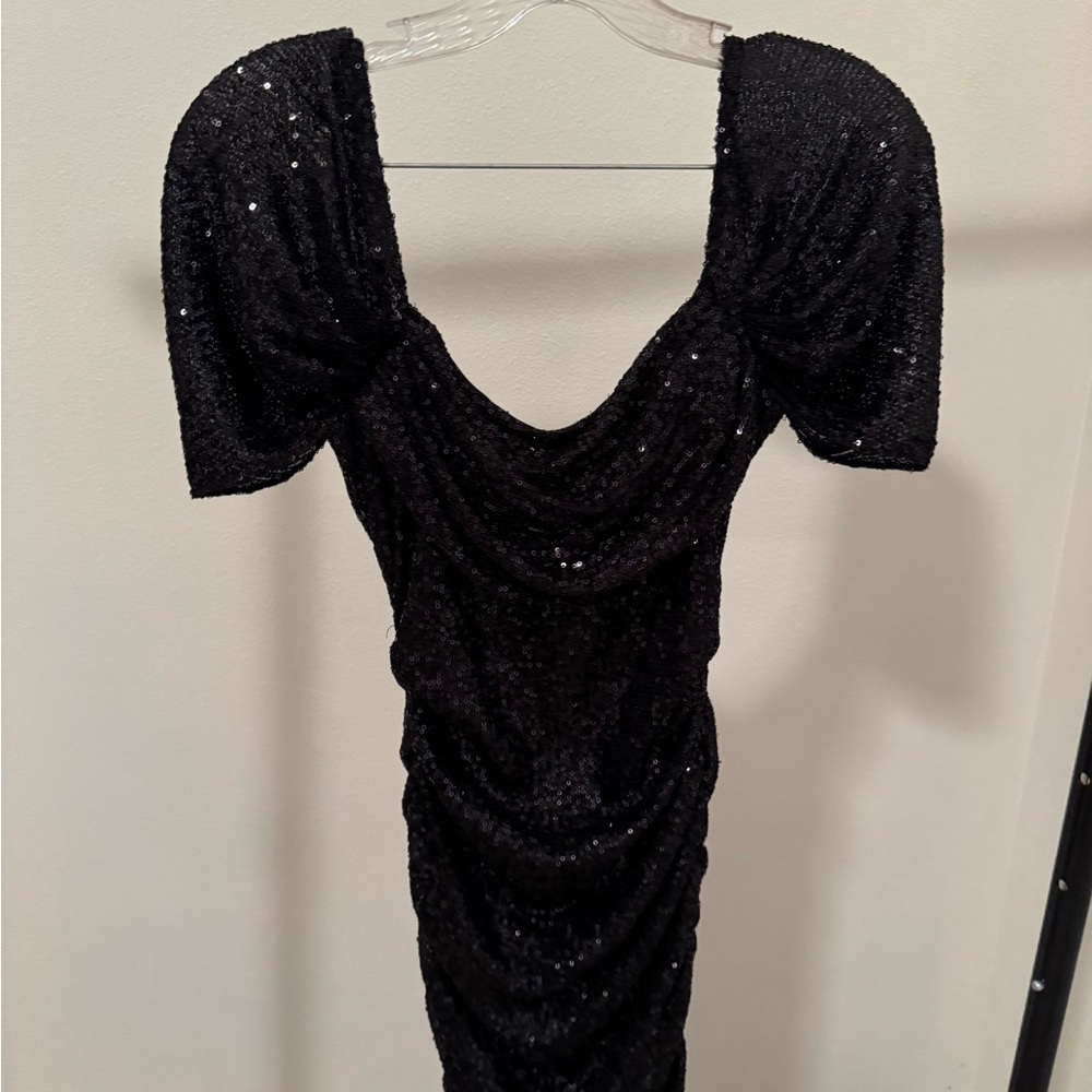 Hello Molly size 4 (S)black sequins dress scoop neck cinched sexy lined midi
$50